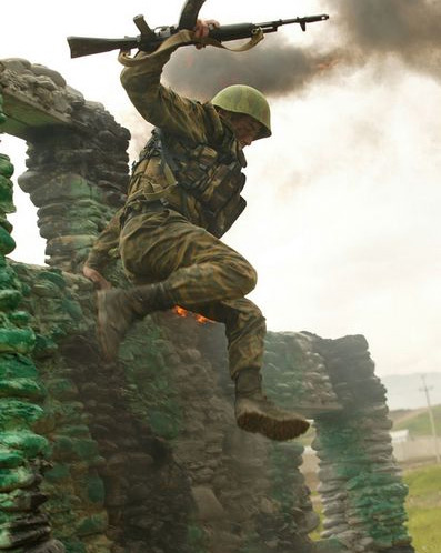 英国大兵伙食不如军犬 朝鲜军人捧铁饭碗(图)