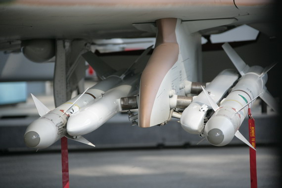 图文:波音飞行博物馆F-4战斗机挂载导弹特写