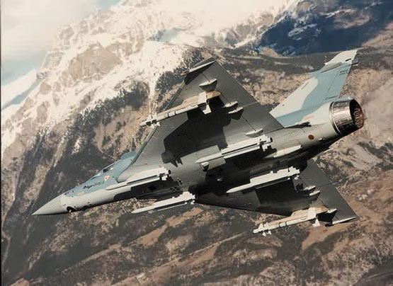 法国幻影-2000战机与小型飞机相撞1人死亡(图