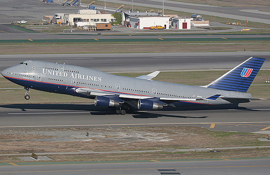 上海飞抵旧金山班机起落架舱发现一具亚裔男尸