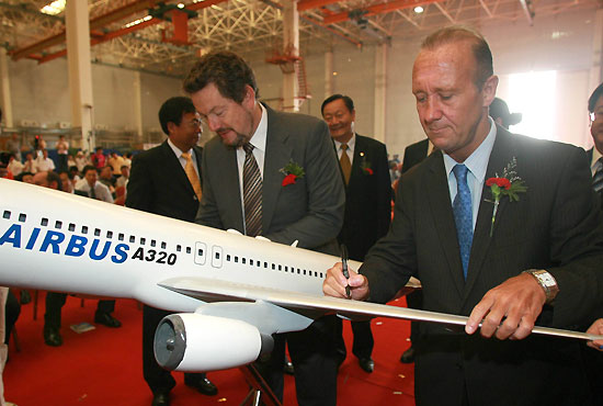 空中客车接收首架中国制造A319飞机机翼翼盒