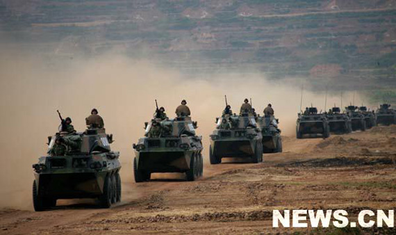 中国军队威武之师八十年实现八大跨越(组图)