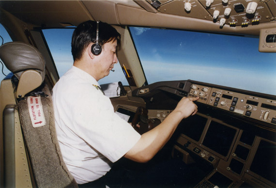 中国民航总局局长忆驾波音777首开南航中美航