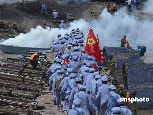 贵州以军事演习方式再现红军四渡赤水情景图
