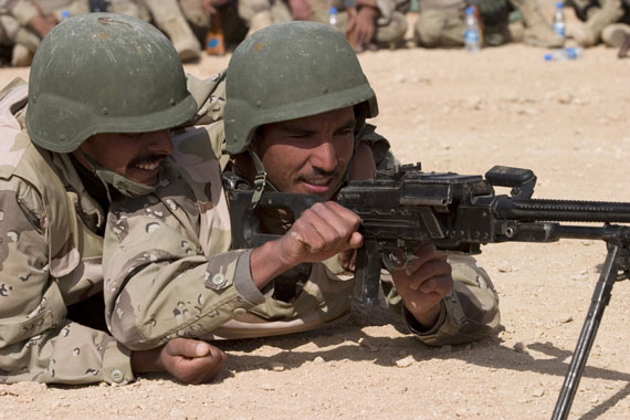 意大利称10万支步枪险被非法运到伊拉克(图)