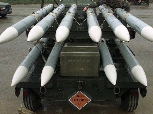̨���׶�չ��F16ս��AIM-120�����͵���(ͼ)