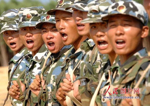 中国军队从严治军已纳入法制化规范化轨道(图