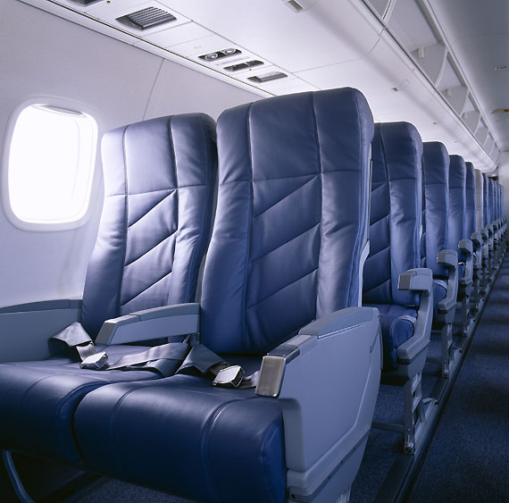 巴西航空工业公司ERJ135客机