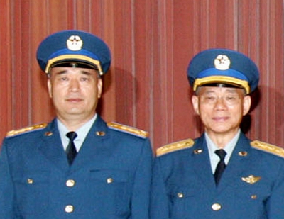 中国空军新司令员许其亮参加上合军演表彰大会