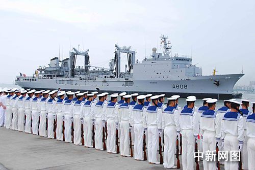 法国海军补给指挥舰访湛江中法官兵将以赛会友