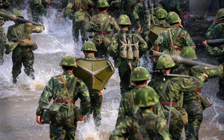 确山-2007军演暴露实战意识不足