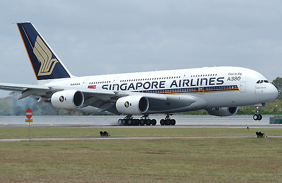 全球首架用于商业运营A380客机交付新加坡航空