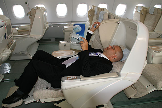 空客A380公务舱座椅能够接近180度平卧(图)