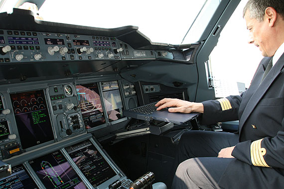 A340�ͻ�����Ա��ѵһ�ܿ�����A380��ʻ����