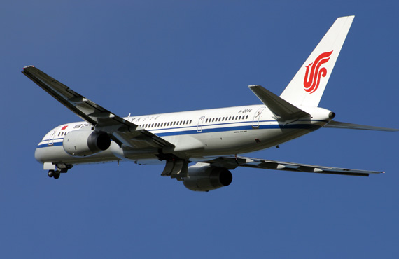国航CA4174航班空中遭雷击安全降落首都机场
