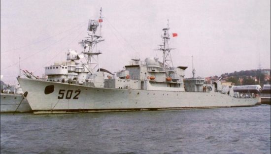 资料图:中国502号护卫舰准备充分,开战8分钟就击沉了越南一艘运输舰