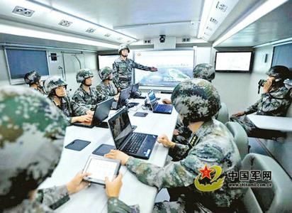 资料图:解放军操作计算机