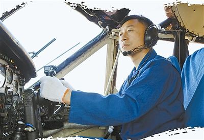 海军航空兵某师参谋长张辉琨