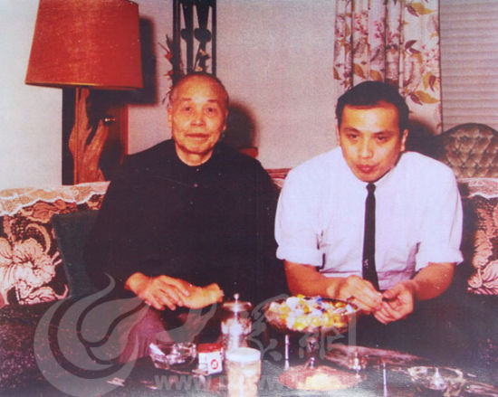 资料图:著名抗战将领李宗仁与其侄子李伦的合影。(台儿庄大战纪念馆提供)