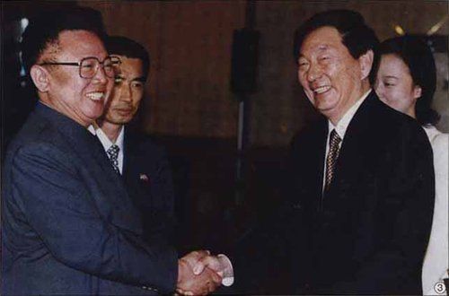 资料图:朱镕基会见金正日