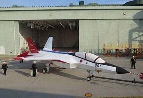 图1:日本防卫省计划于2014年9月首次试飞正处于研发阶段中的ATD-X“心神”隐形战斗机试验机型,并计划在这款试验机的成果之上启动F-3战机的研发。F-3战机计划于2025年左右实现首飞。
