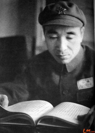 资料图:林彪再看书