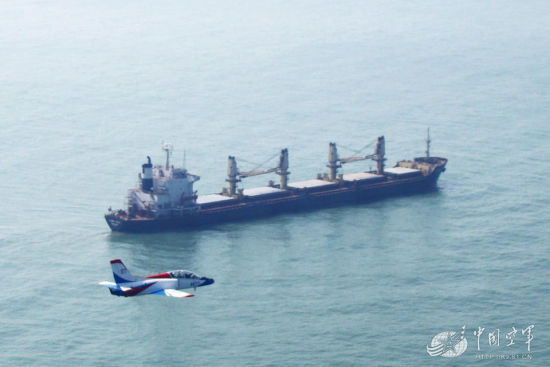 JL-8教练机首次进行海上训练