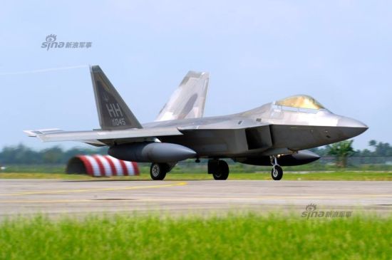 资料图:美军F-22战机抵达马来西亚槟城空军基地