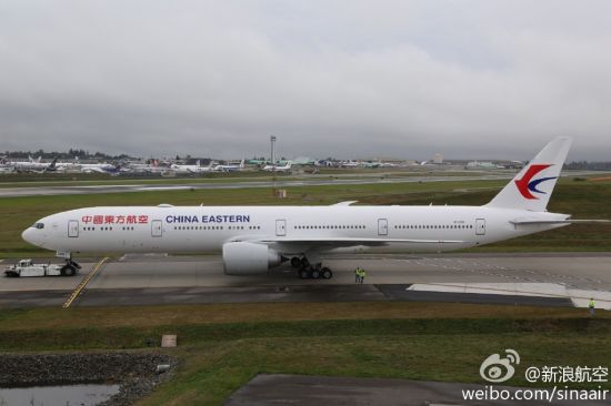 东航首架全新涂装飞机波音777-300ER(摄影:陈诚)