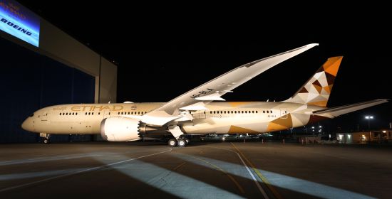 阿提哈德航空庆祝首架波音B787-9下线