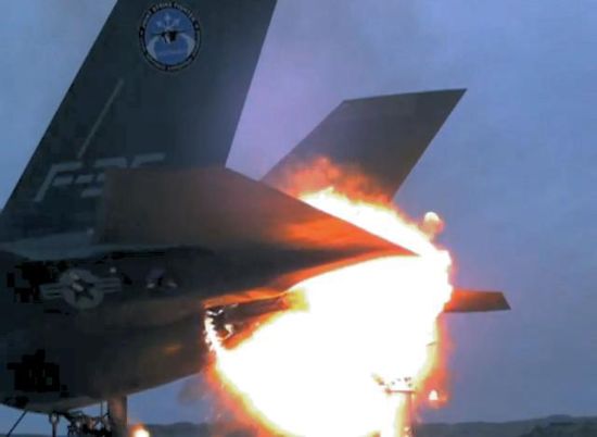 资料图:F-35进行发动机破坏性测试