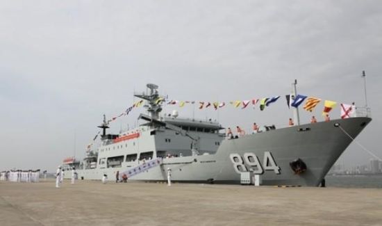 海军“李四光”舰入列暨命名授旗仪式在湛江某军港举行