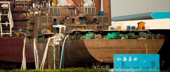 中国某军工船厂内正在建造的大型执法船