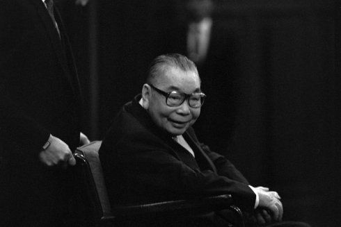 资料图:1988年1月1日蒋经国最后一次出席元旦开国纪念大会,露出最后的微笑,13天后蒋经国病逝