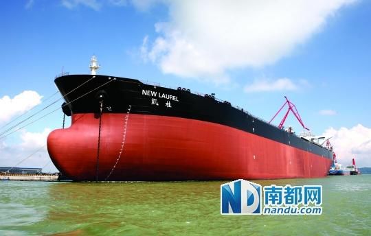 “凱桂”号原油轮。 全国最大油轮“凱桂”号停靠在广船国际南沙厂区码头。由广州广船国际股份有限公司为招商局能源运输股份有限公司建造并即将交付的全国最大原油轮———载重量达到32万吨的“凱桂”号轮,在广州建成。今天,“凱桂”号轮将开启她的处女航。 通讯员 �
