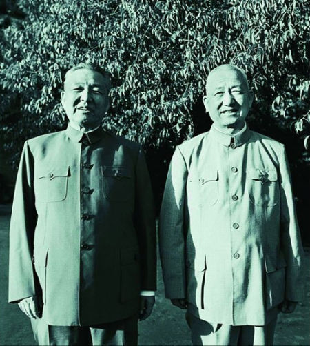 资料图:习仲勋和胞弟习仲恺在一起