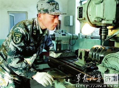 解放军士官在各类人员中地位特殊、作用突出。