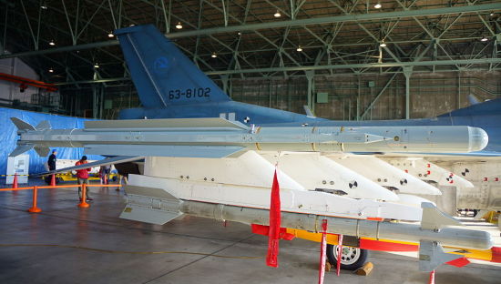 资料图:F-2配备AAM-5 资料图:F-2配备AAM-5