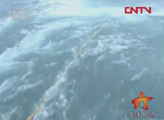资料图:中国拖曳式声呐的导线 资料图:疑似中国拖曳式声呐的导线