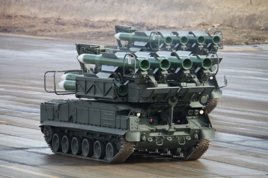 资料图:SA-11防空导弹,车前面的就是照射雷达 资料图:SA-11防空导弹,车前面的就是照射雷达