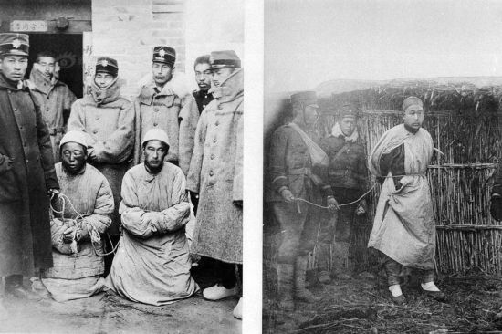 资料图:为躲避日军,清兵随身的行囊内大都事先预备普通百姓的衣服,在逃跑时换装混入百姓之中。图为金州城内,被俘的清兵,他们穿着百姓的服装。 资料图:为躲避日军,清兵随身的行囊内大都事先预备普通百姓的衣服,在逃跑时换装混入百姓之中。图为金州城内,被俘的清兵,他们穿着百姓的服装。