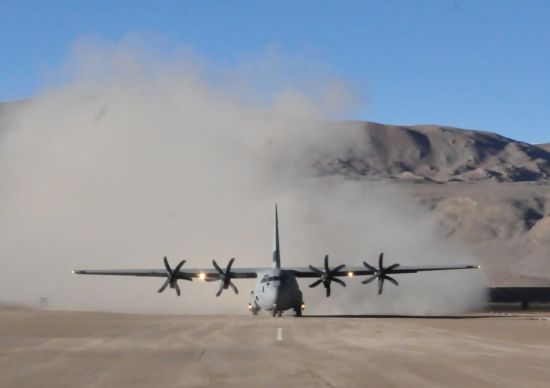 资料图:印度C-130J突降中印边境印空军基地 资料图:印度C-130J突降中印边境印空军基地