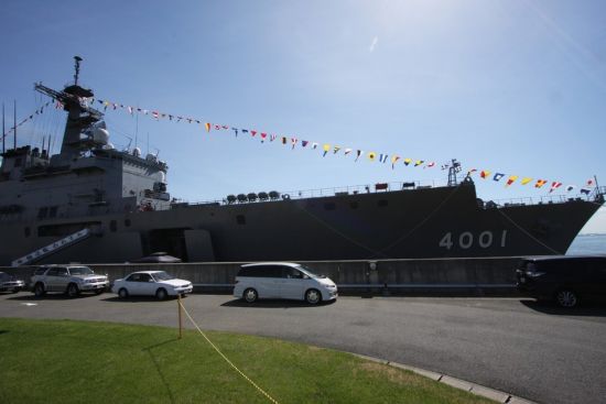 资料图:2002年3月成军;第三艘国东号(LST-4003)于2000年开工,2001年12月下水, 2003年2月成军。依照日本海自的命名规则,身为输送舰的大隅级采用岛名作为命名准则(大隅群岛、下北半岛、国东半岛)。 资料图:2002年3月成军;第三艘国东号(LST-4003)于2000年开工,2001年12月下水, 2003年2月成军。依照日本海自的命名规则,身为输送舰的大隅级采用岛名作为命名准则(大隅群岛、下北半岛、国东半岛)。