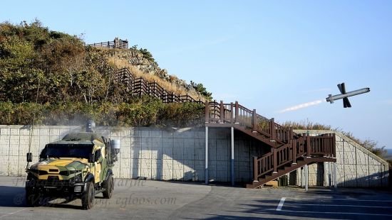 资料图:韩国成功试射以色列长钉导弹,中国红箭10的外形与长钉及其相似 资料图:韩国成功试射以色列长钉导弹,中国红箭10的外形与长钉及其相似