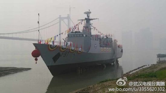 资料图:2014年1月27日,由武船建造的中国最新一代出口型近海巡逻舰---尼日利亚海军P18N项目首舰 NNS F91 舰成功下水。尼日利亚总统夫人出席下水仪式,建成后将成为尼日利亚海军最大最先进的战舰。 资料图:2014年1月27日,由武船建造的中国最新一代出口型近海巡逻舰---尼日利亚海军P18N项目首舰 NNS F91 舰成功下水。尼日利亚总统夫人出席下水仪式,建成后将成为尼日利亚海军最大最先进的战舰。