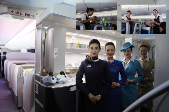 四位国航空乘身穿不同时代制服进行展示 四位国航空乘身穿不同时代制服进行展示