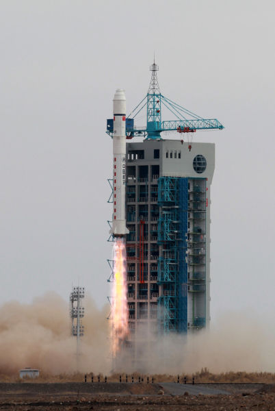 11月20日,搭载遥感卫星二十四号的运载火箭在酒泉卫星发射中心点火发射。新华社记者任珑摄 11月20日,搭载遥感卫星二十四号的运载火箭在酒泉卫星发射中心点火发射。新华社记者任珑摄