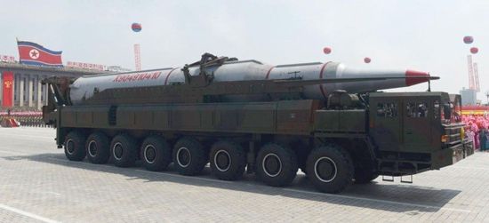 朝鲜2013年7月金日成广场举行阅兵式期间展出的移动式新型导弹“KN 08” 资料图:朝鲜2013年7月金日成广场举行阅兵式期间展出的移动式新型导弹KN-08。
