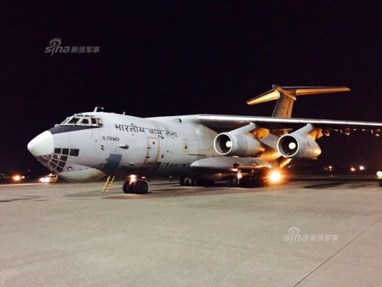 资料图:印度空军伊尔-76MD运水到马尔代夫 资料图:印度空军伊尔-76MD运水到马尔代夫