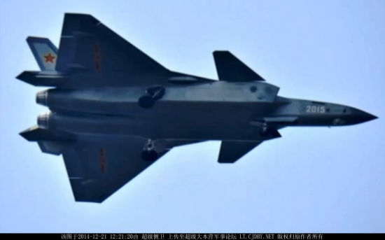 最新一架编号2015的国产第四代战斗机歼-20首飞成功。中国目前已曝光6架歼-20,而2014年一年时间内,从2011号到2015号(2014号尚未公开亮相),4架歼-20成功首飞,说明歼-20项目进展顺利。 最新一架编号2015的国产第四代战斗机歼-20首飞成功。中国目前已曝光6架歼-20,而2014年一年时间内,从2011号到2015号(2014号尚未公开亮相),4架歼-20成功首飞,说明歼-20项目进展顺利。